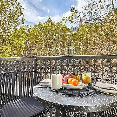 Superb New 1 Bedroom Flat Notre Dame De