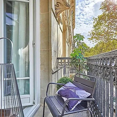 Superb New 1 Bedroom Flat Notre Dame De