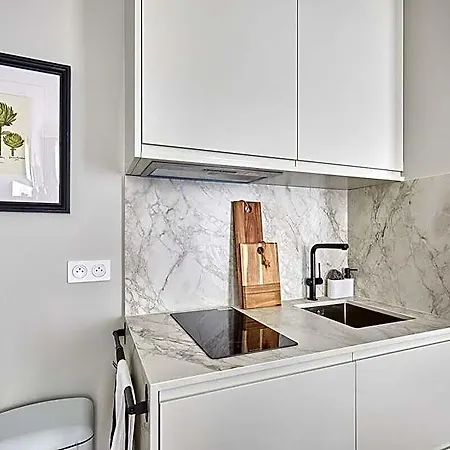 Superb New 1 Bedroom Flat Notre Dame De Paříž